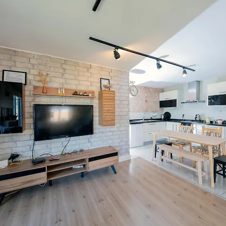 Renkli Evler / Beyaz Ev 4*