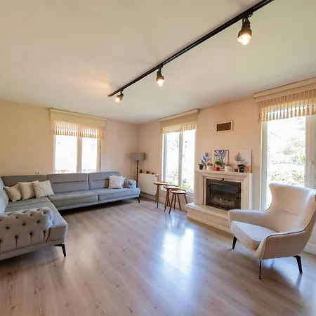 Renkli Evler / Beyaz Ev 4* Kartepe