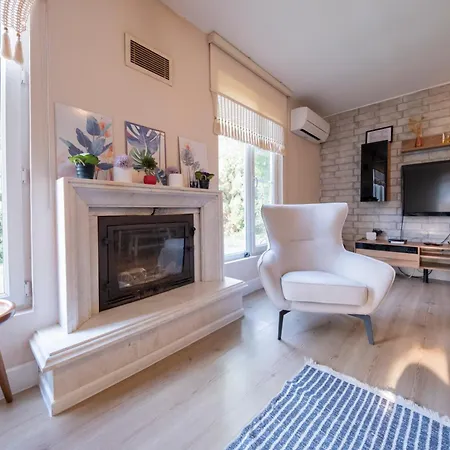 Renkli Evler / Beyaz Ev 4*